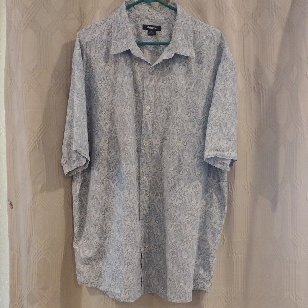 Claiborne Men's Light Blue Paisley Button Down Shirt